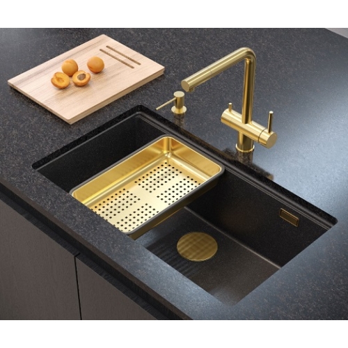 aranżacja zlewozmywak podwieszany czarny mat ze złotym syfonem